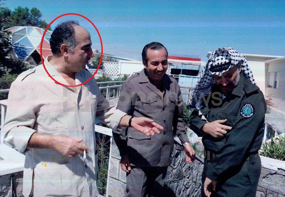 Абу Айяд (вляво) и Ясер Арафат